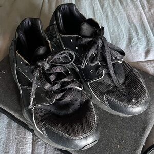 Nike Black Tennis Shoes